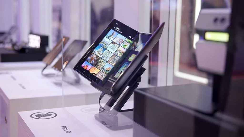 Samsung का Tri-Fold Phone लॉन्च के करीब, सामने आई बड़ी अपडेट!